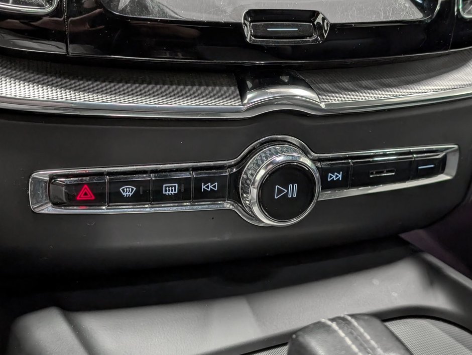 2022 Volvo XC60 B6 AWD R-Design-13