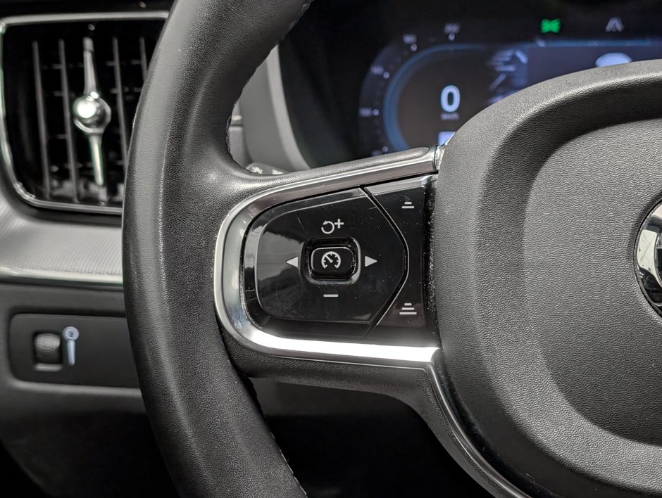2022 Volvo XC60 B6 AWD R-Design-16
