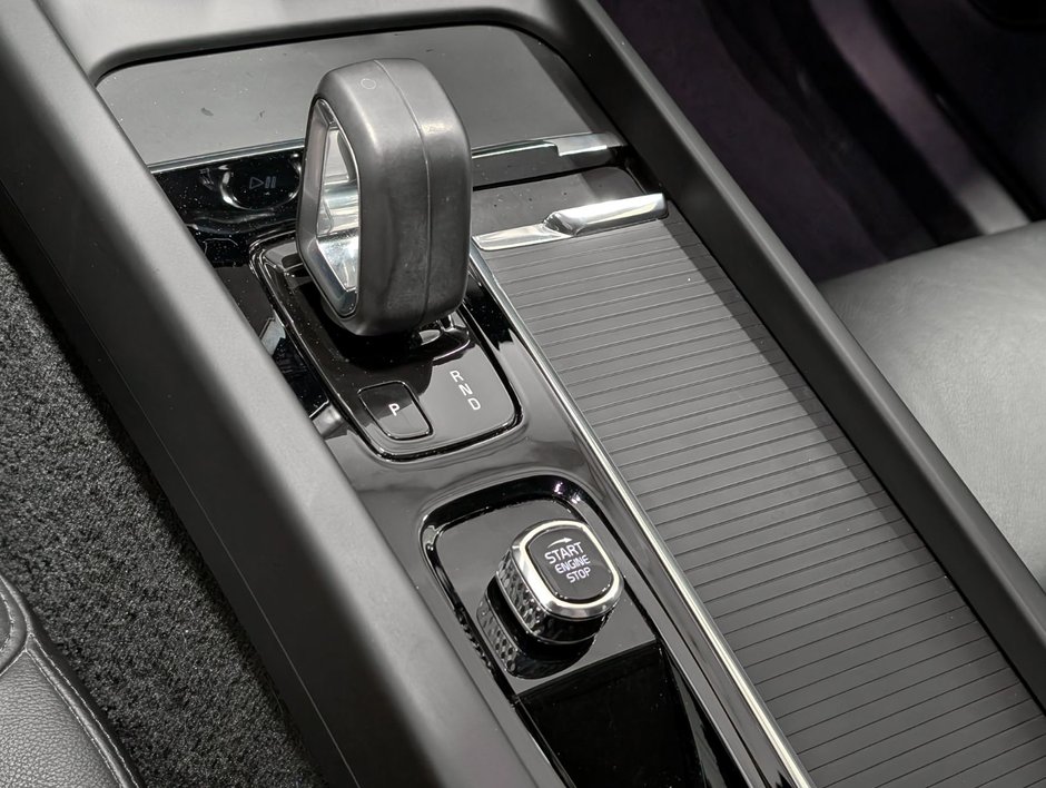 2022 Volvo XC60 Recharge Inscription Expression-17