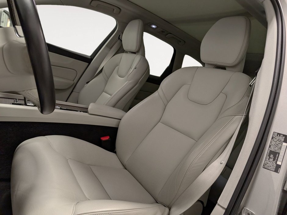 Volvo XC60 B5 AWD Momentum 2022-8