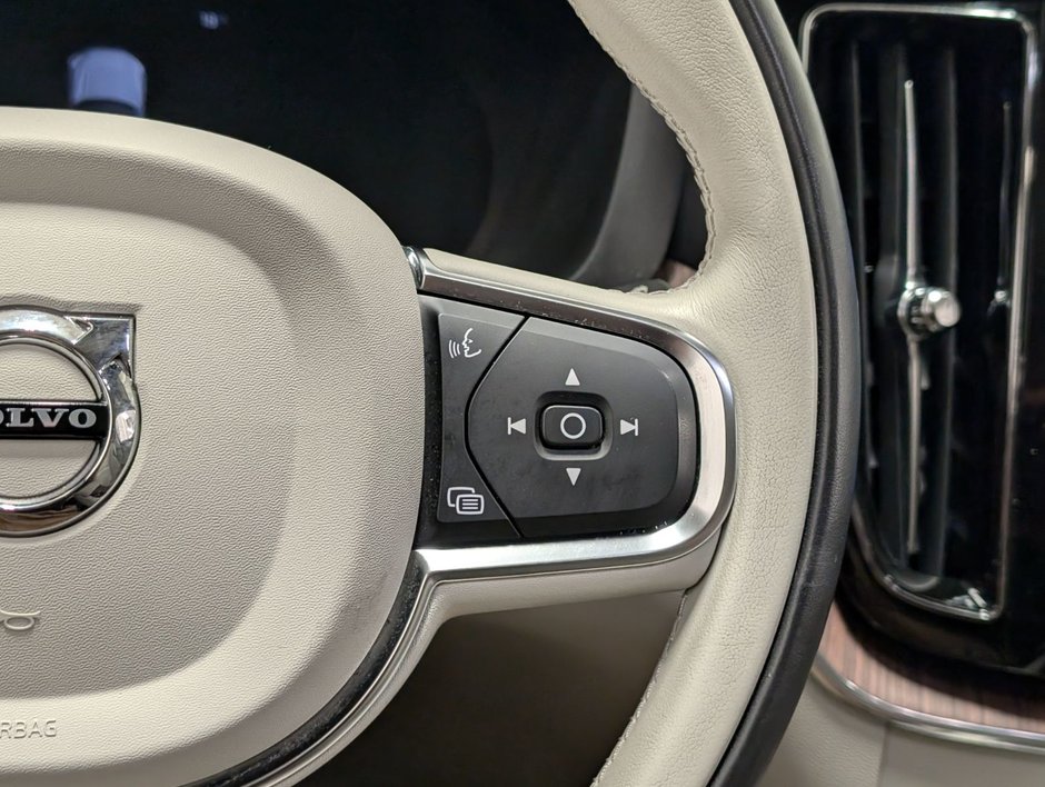 Volvo XC60 B5 AWD Momentum 2022-19