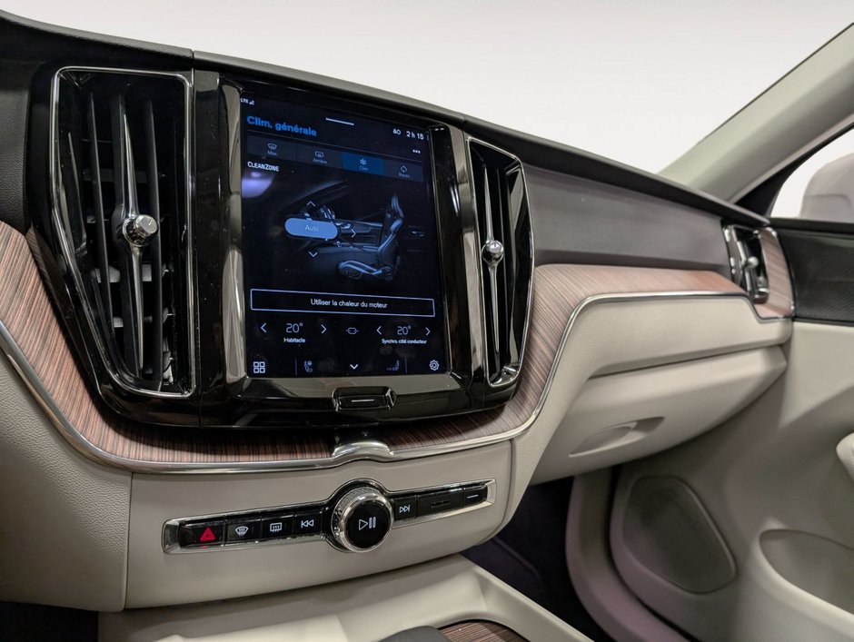 Volvo XC60 B5 AWD Momentum 2022-14
