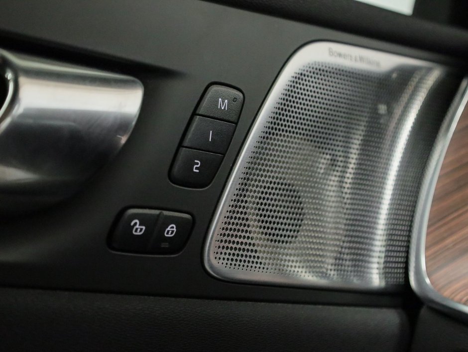 2022 Volvo XC60 B6 AWD Inscription-21