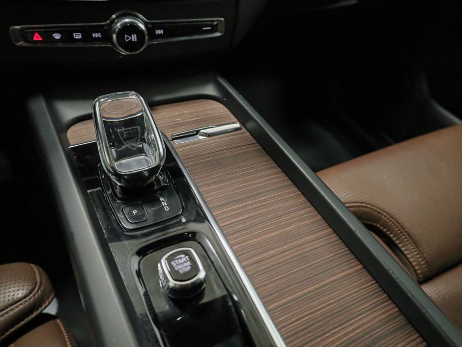 2022 Volvo XC60 B6 AWD Inscription-17