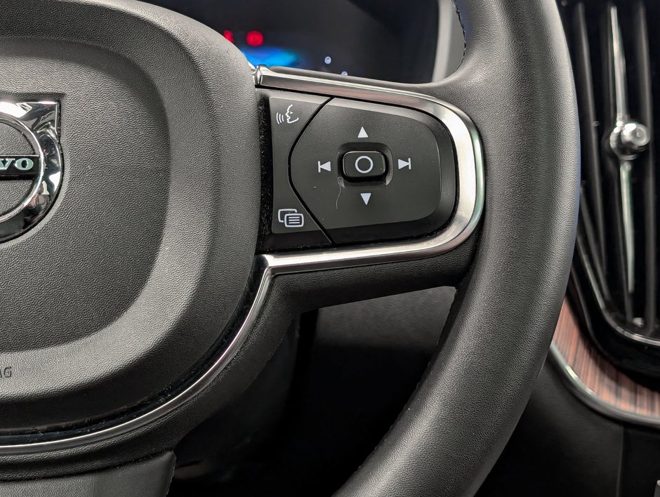 2022 Volvo XC60 Recharge Inscription Expression-18