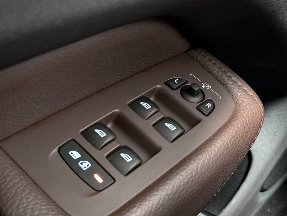 2022 Volvo XC60 Recharge Inscription Expression-23