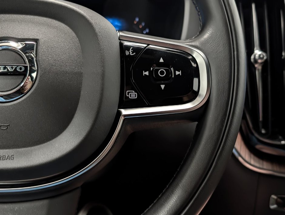 2022 Volvo XC60 B5 AWD Momentum-17