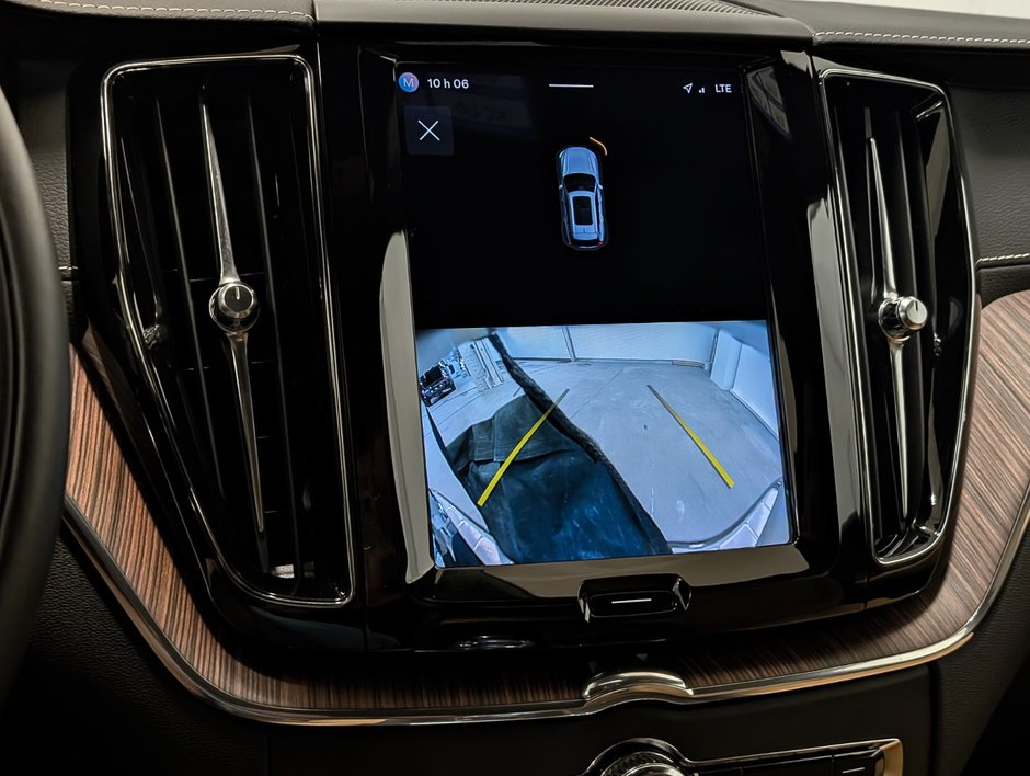 2022 Volvo XC60 B5 AWD Momentum-16