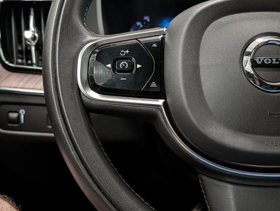 2022 Volvo XC60 B5 AWD Momentum-18
