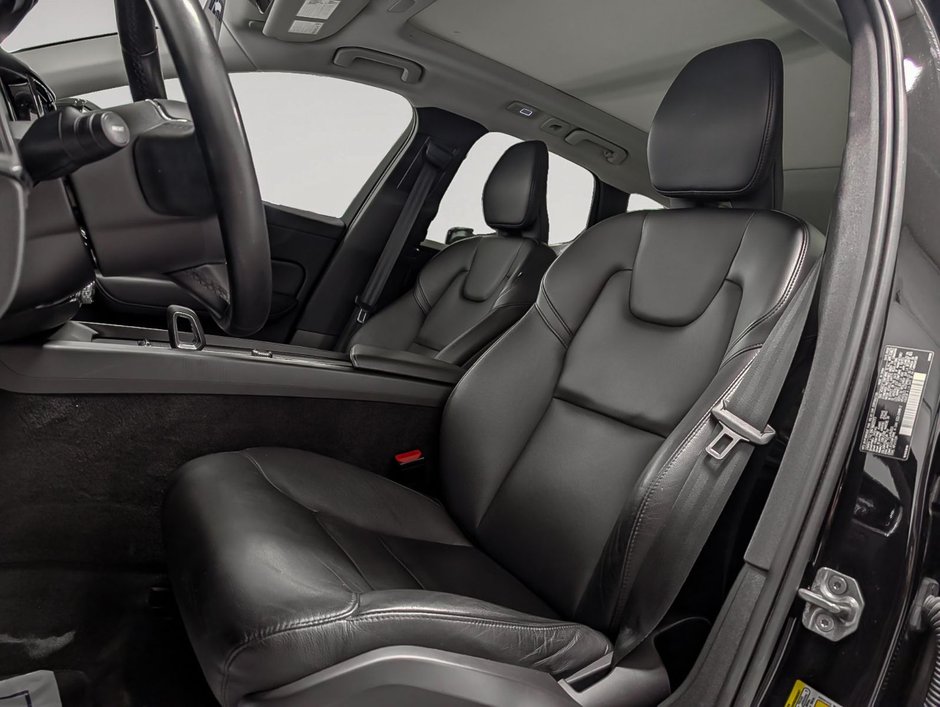 Volvo XC60 B5 AWD Momentum 2022-8