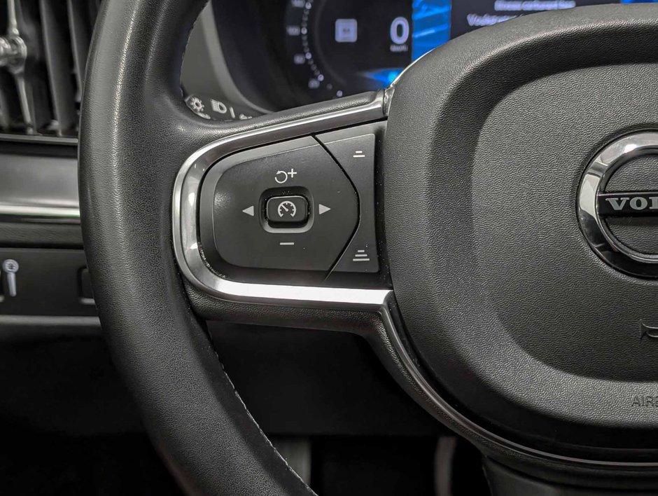 Volvo XC60 B5 AWD Momentum 2022-18