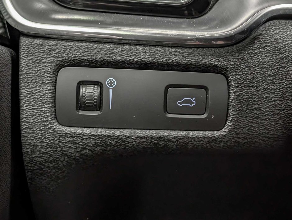 Volvo XC60 B5 AWD Momentum 2022-20
