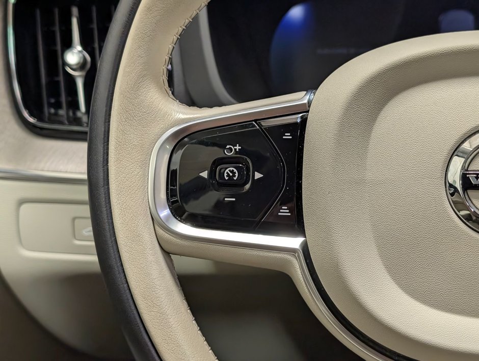 Volvo XC60 B6 AWD Plus - Bright 2023-18