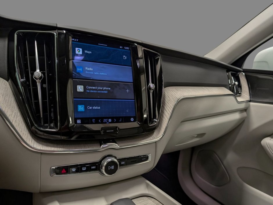 Volvo XC60 B6 AWD Plus - Bright 2023-14