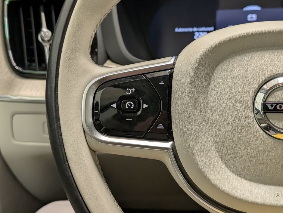 Volvo XC60 B6 AWD Plus - Dark 2023-21