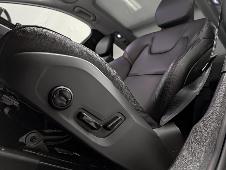 2023 Volvo XC60 B6 AWD Core - Base-9