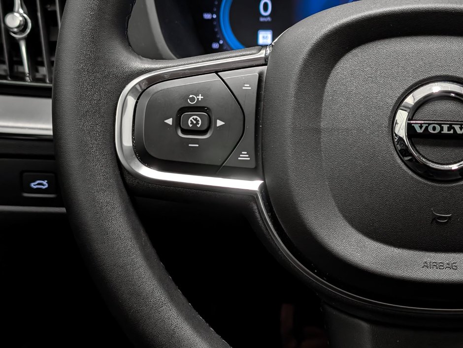 2023 Volvo XC60 B6 AWD Core - Base-17