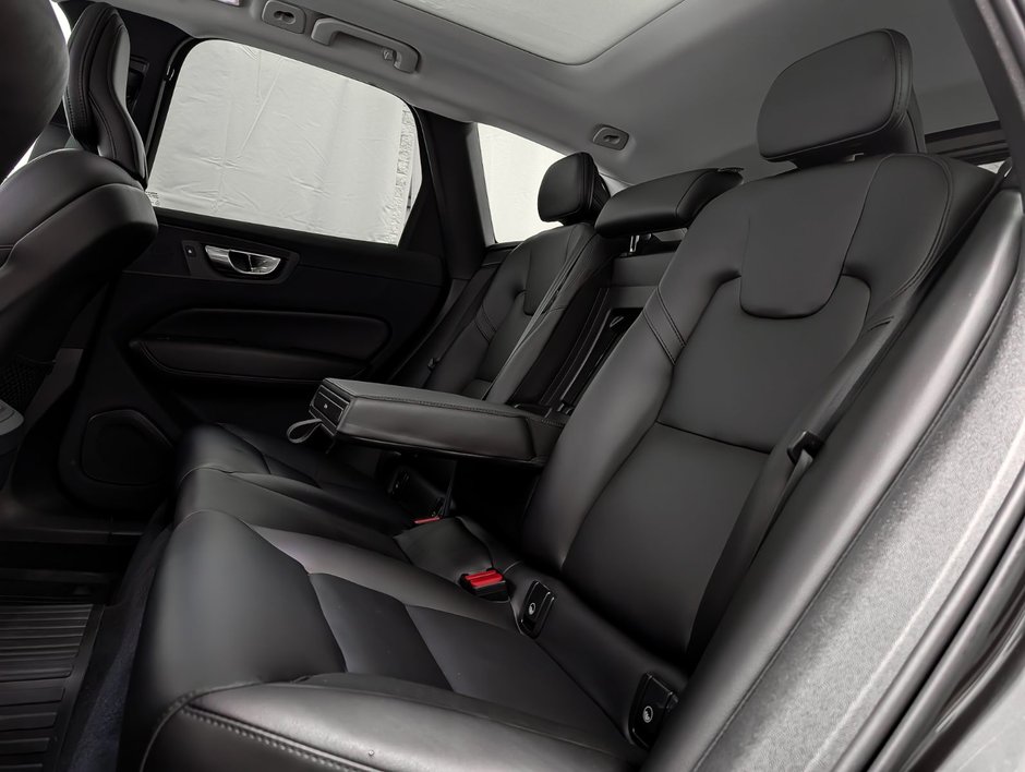 2023 Volvo XC60 B6 AWD Core - Base-10