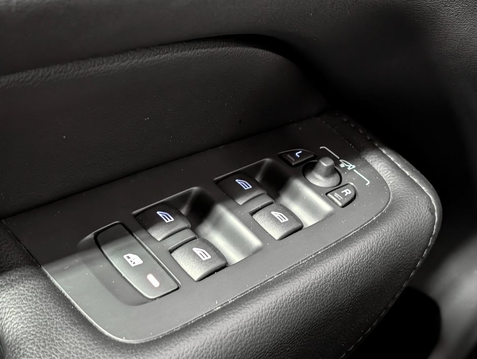 2023 Volvo XC60 B6 AWD Core - Base-20