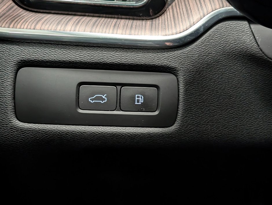 2023 Volvo XC60 Recharge Ultimate - Bright-20