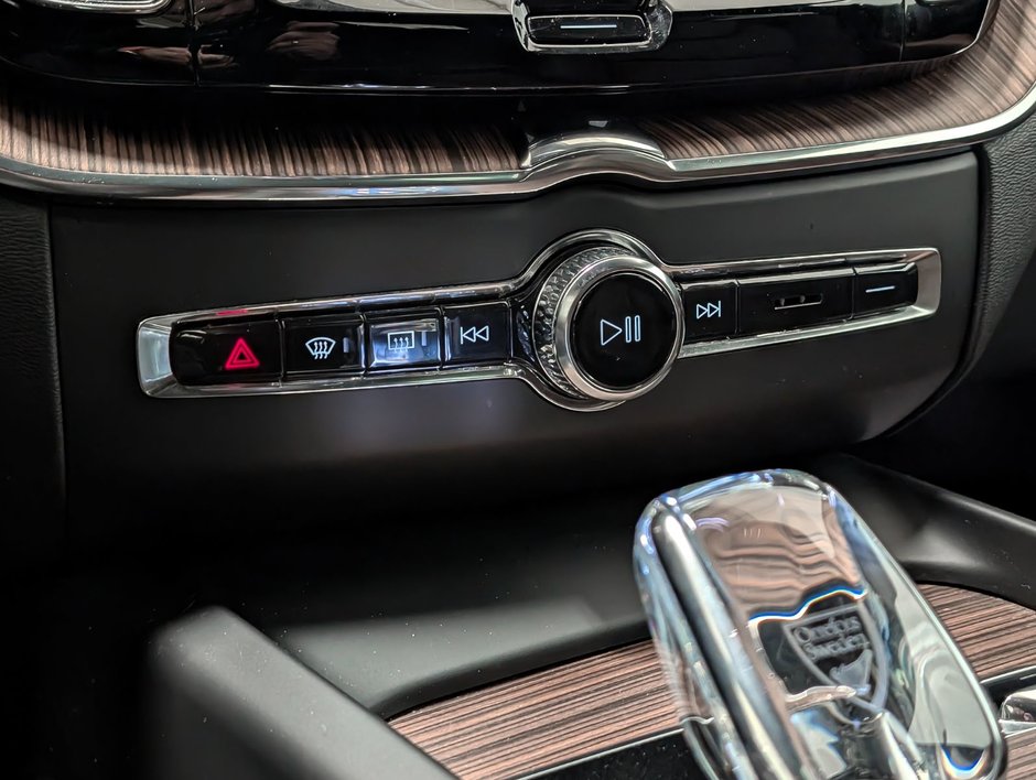 2023 Volvo XC60 Recharge Ultimate - Bright-15