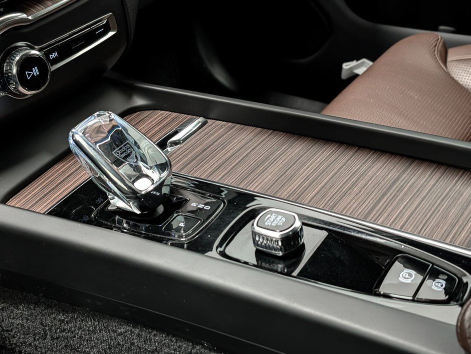 2023 Volvo XC60 Recharge Ultimate - Bright-16