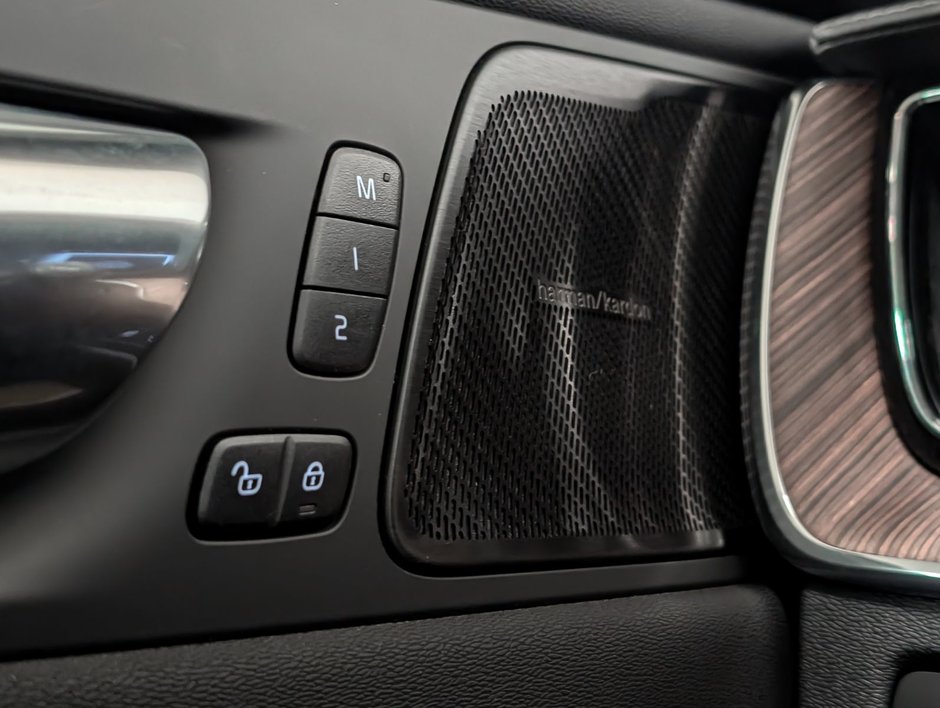 2023 Volvo XC60 Recharge Ultimate - Bright-21