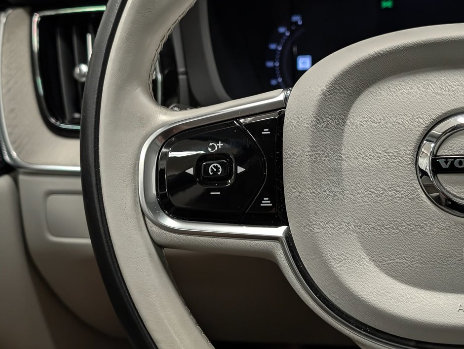 2023 Volvo XC60 B6 AWD Ultimate - Bright-15