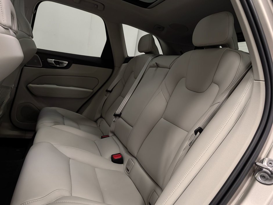 2023 Volvo XC60 B6 AWD Ultimate - Bright-10
