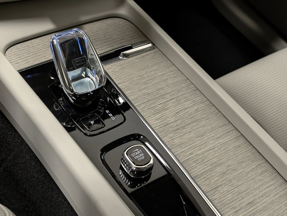 2023 Volvo XC60 B6 AWD Ultimate - Bright-17