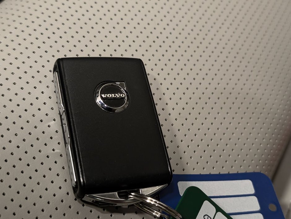 2023 Volvo XC60 B6 AWD Ultimate - Bright-26