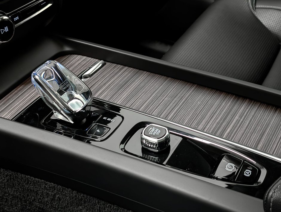 2023 Volvo XC60 B6 AWD Ultimate - Dark-17