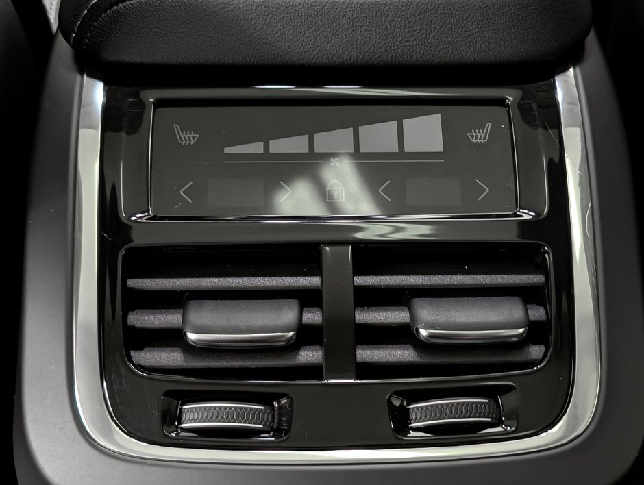 2023 Volvo XC60 B6 AWD Ultimate - Dark-11