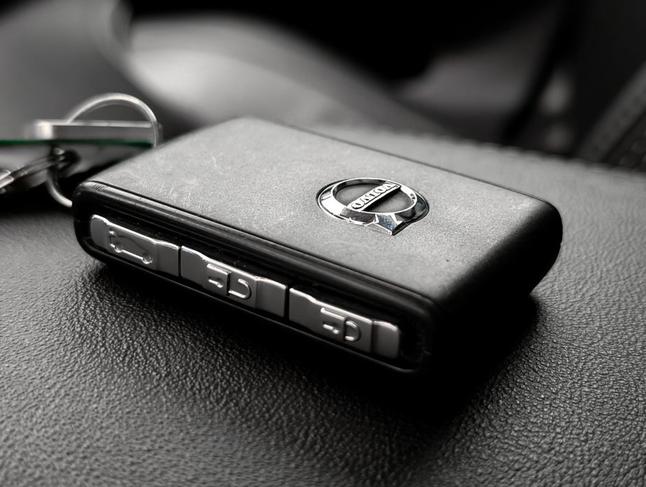 2023 Volvo XC60 B6 AWD Ultimate - Dark-24