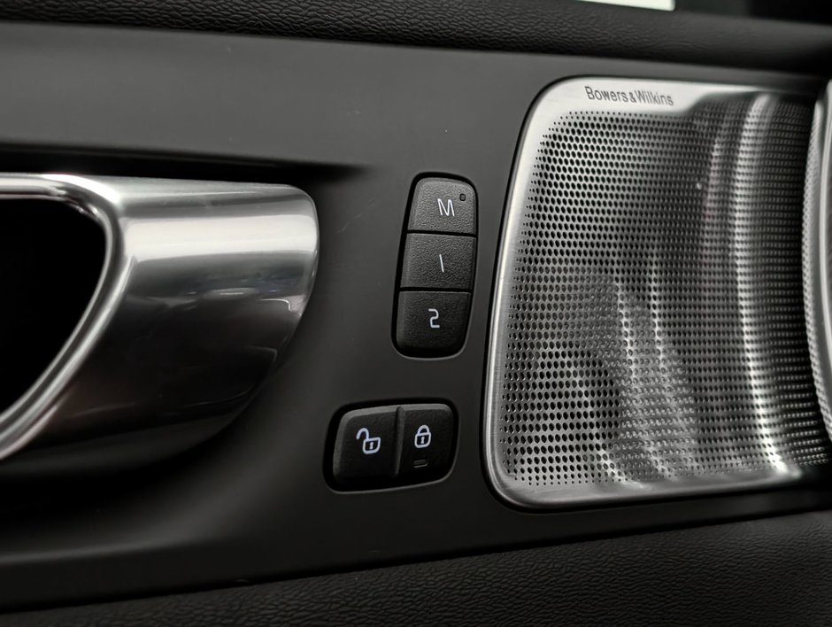 2023 Volvo XC60 B6 AWD Ultimate - Dark-22