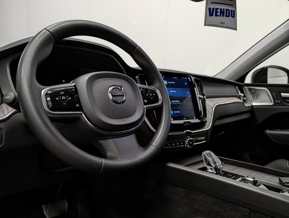 2023 Volvo XC60 B6 AWD Ultimate - Dark-8