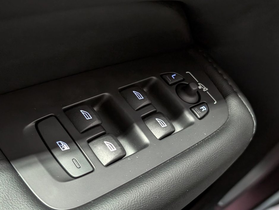 Volvo XC60 B5 AWD Core Dark Theme 2024-21