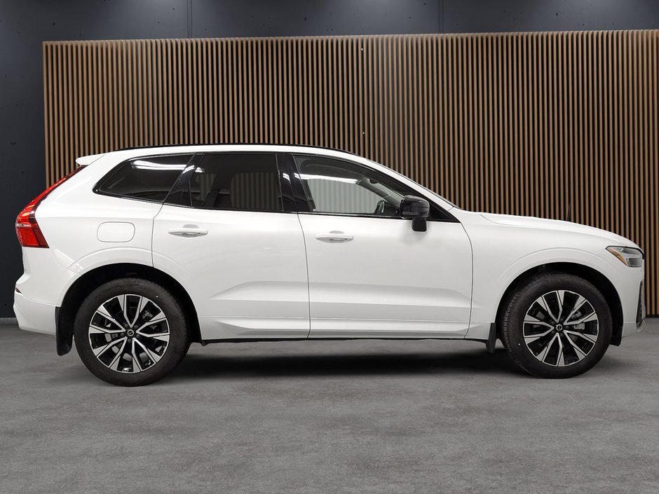 Volvo XC60 B5 AWD Core Dark Theme 2024-6