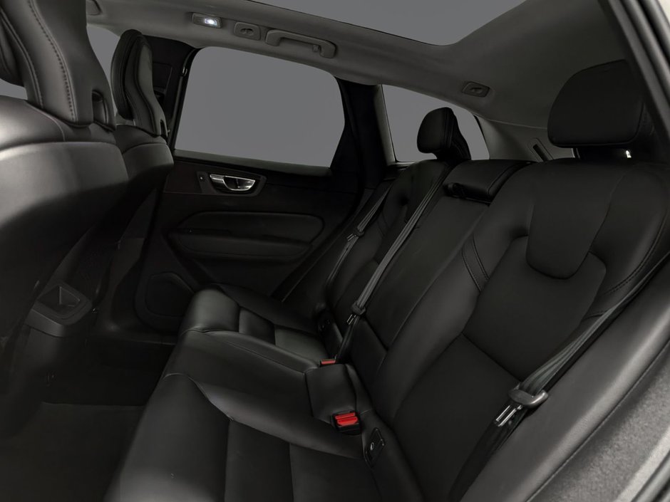 Volvo XC60 B5 AWD Core Dark Theme 2024-11