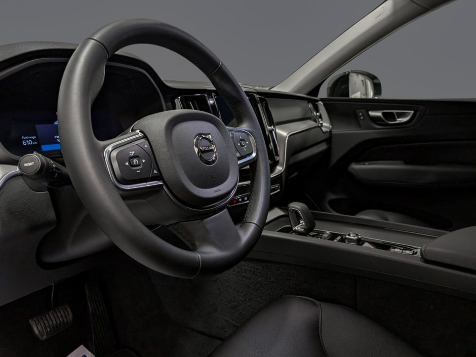 Volvo XC60 B5 AWD Core Dark Theme 2024-7