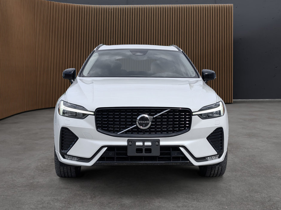 Volvo XC60 B5 AWD Plus Dark Theme 2024-2