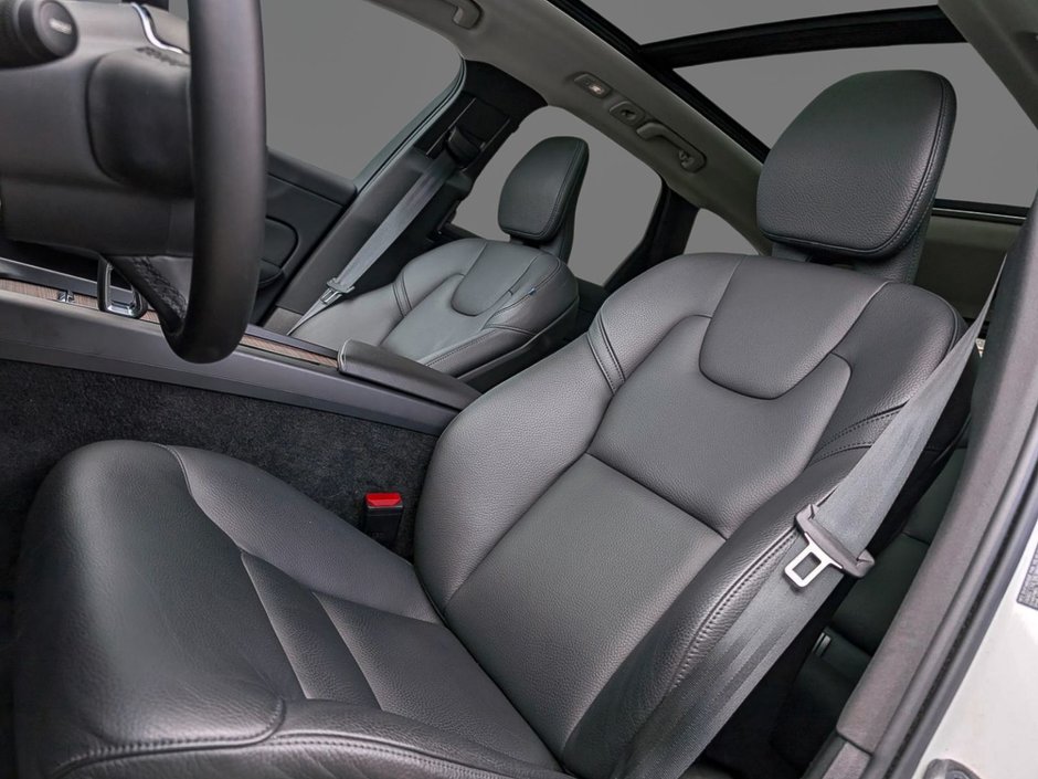 Volvo XC60 B5 AWD Plus Dark Theme 2024-8