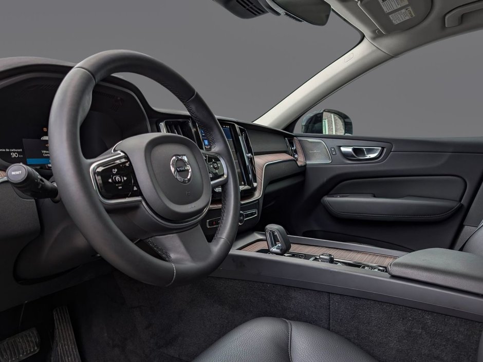 Volvo XC60 B5 AWD Plus Dark Theme 2024-7
