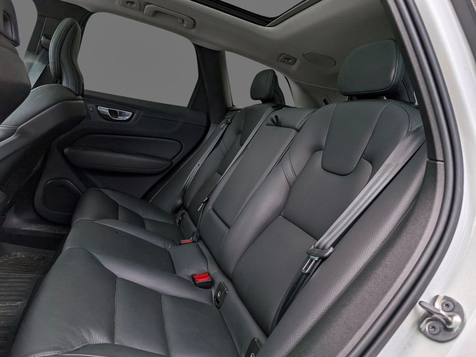 Volvo XC60 B5 AWD Plus Dark Theme 2024-10