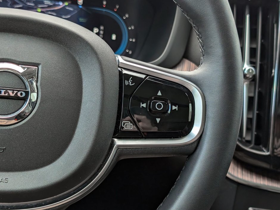 Volvo XC60 B5 AWD Plus Dark Theme 2024-18