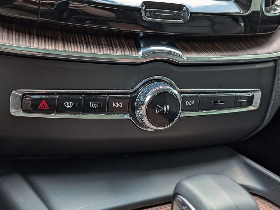 Volvo XC60 B5 AWD Plus Dark Theme 2024-15