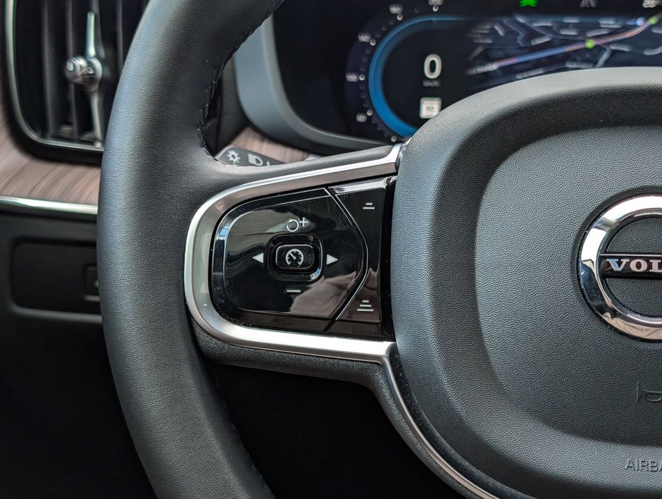 Volvo XC60 B5 AWD Plus Dark Theme 2024-19