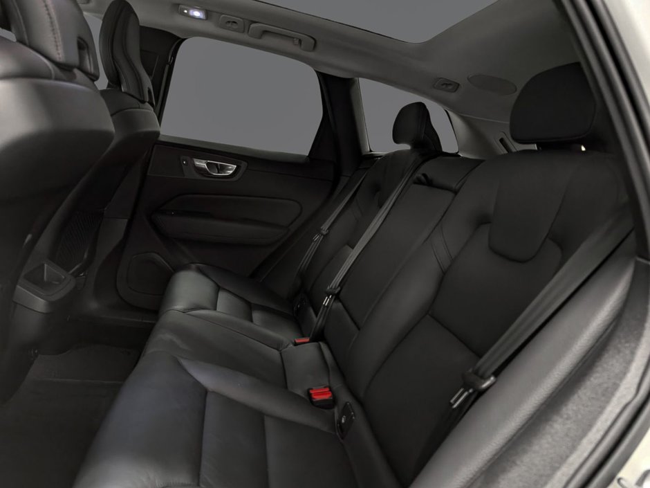 Volvo XC60 B5 AWD Plus Dark Theme 2024-10