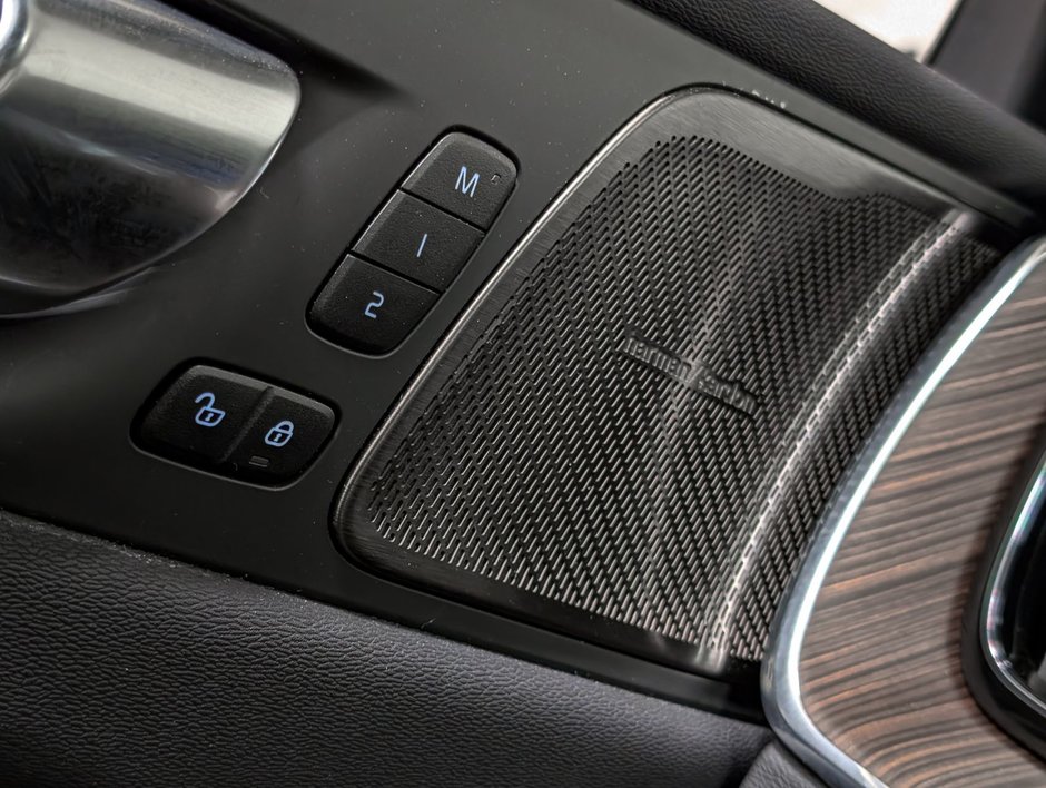 Volvo XC60 B5 AWD Plus Dark Theme 2024-22