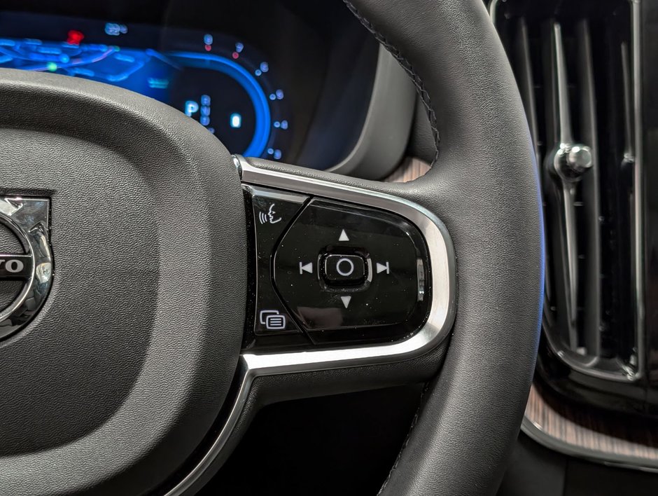 Volvo XC60 B5 AWD Plus Dark Theme 2024-19